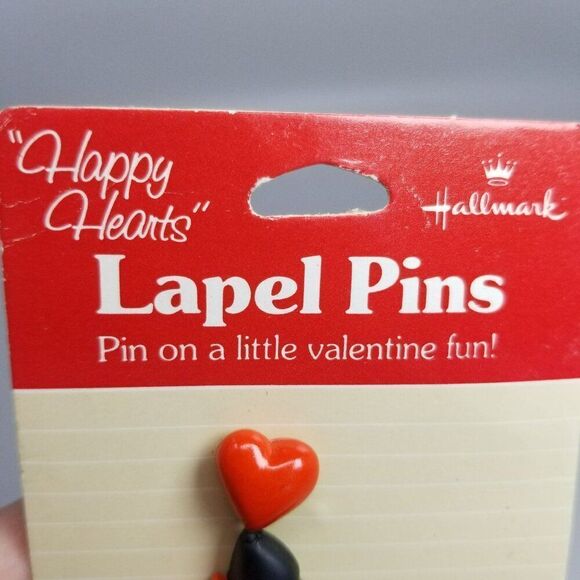 Vintage Hallmark Valentine Lapel Pin 1984 NOS Seal Heart Bowtie, Happy Hearts - Picture 4 of 9